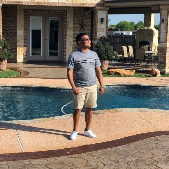 Meet your Posher, Luis - Picture 1 of 1